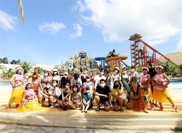 Đoàn khách quốc tế “hộ chiếu vaccine” người Hàn Quốc tham quan du lịch tại Phú Quốc. (Ảnh: Hồng Đạt/TTXVN)