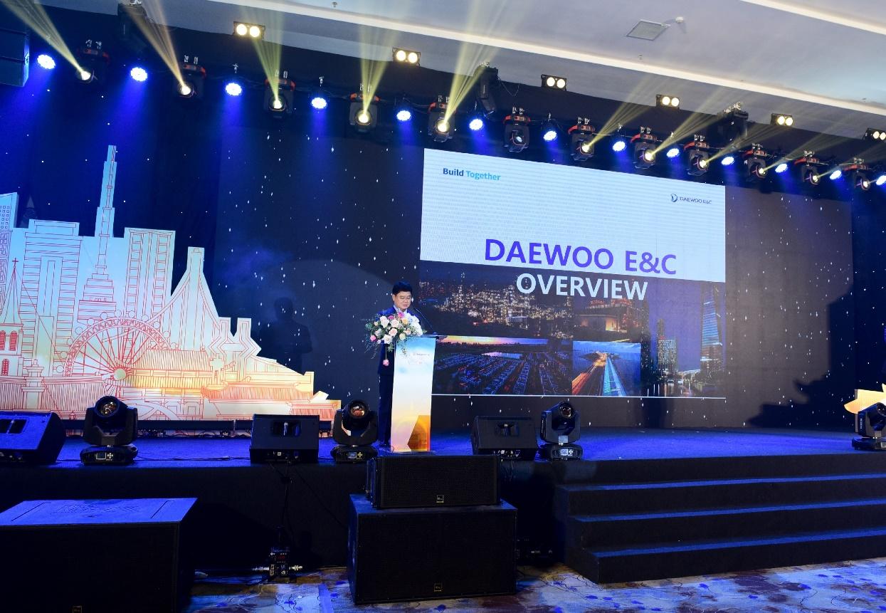 Ông Yu Byoung Won - Giám đốc Liên doanh Tân Á Đại Thành - Daewoo E&C phát biểu tại sự kiện